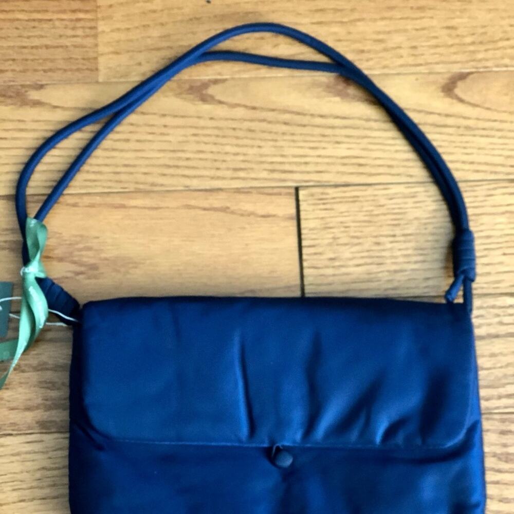 Vera Bradley Andover Shoulder Bag Peacoat Blue Paisley Print Interior Satin NWT - Picture 4 of 11